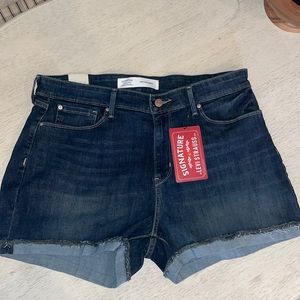 Levi Strauss Simple Stretch High Rise 3” Shorts